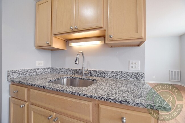 Photo - 7541 N Winchester Ave Unidad 403