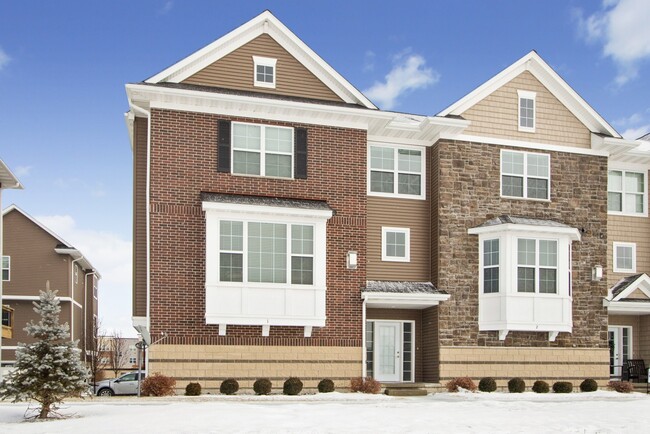 Building Photo - 320 Clark Dr