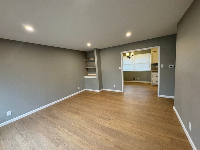 Photo - 1400 E Hanna Ave