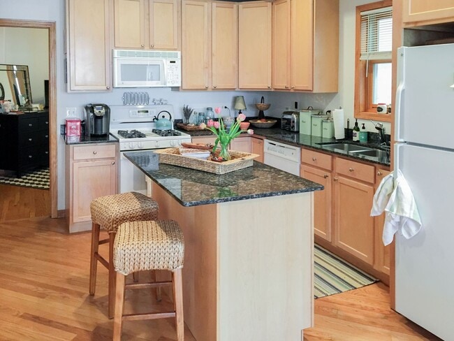 Photo - 1319 W Belmont Ave Unidad 1319-2