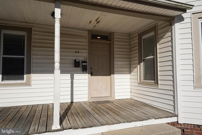 Photo - 415 E East St