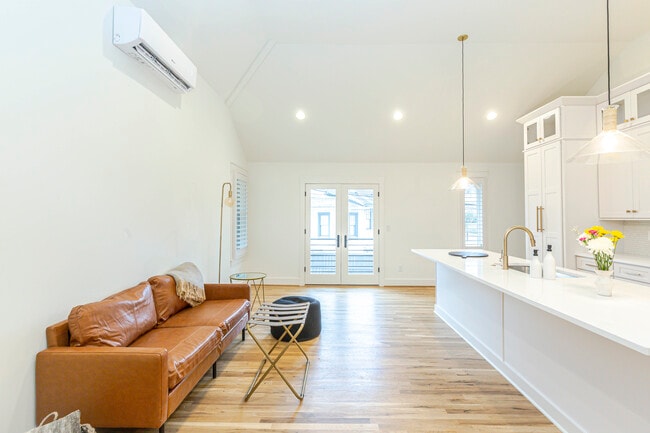 Photo - 2213 Belmont Blvd Unit B