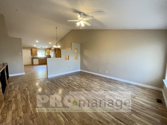 Photo - 4 Bed, 3 Bath Town Home w/ 2 Car Garage - Ammon