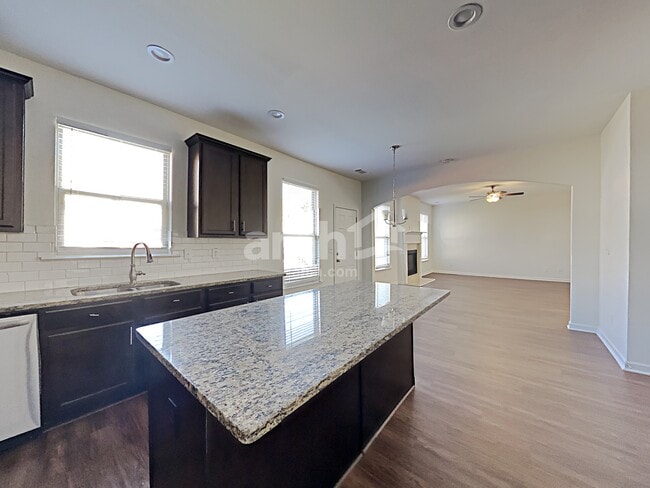 3168 Altamont Ct S W