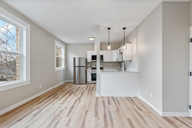 Building Photo - Fully Renovated Studio In Historic Avalon ... Unit #11