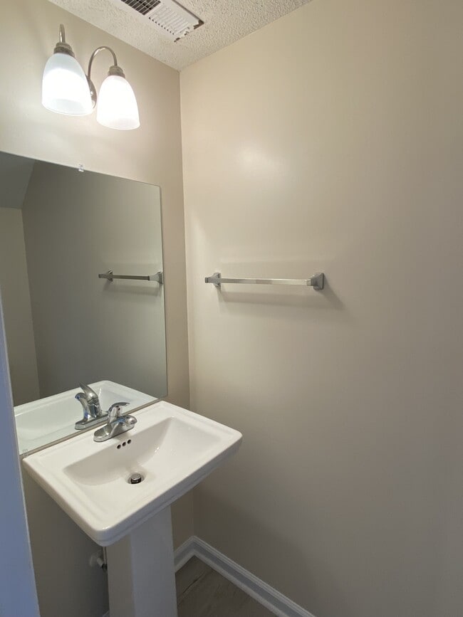 Photo - 350 Bracken Pl