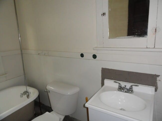 Photo - 411 W Washington Ave Unit Upper