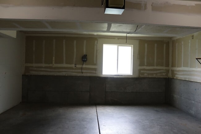 Photo - 975 E 170 N