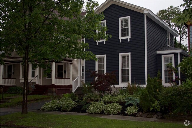Building Photo - 114 Averill Ave Rental