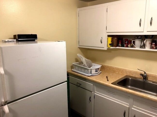 Photo - 15 Saran Ave Unit Room