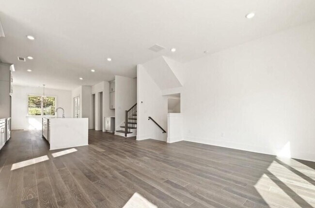 Photo - 3667 Peachtree Rd