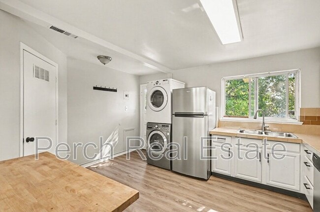 Photo - 954 Winona Ct