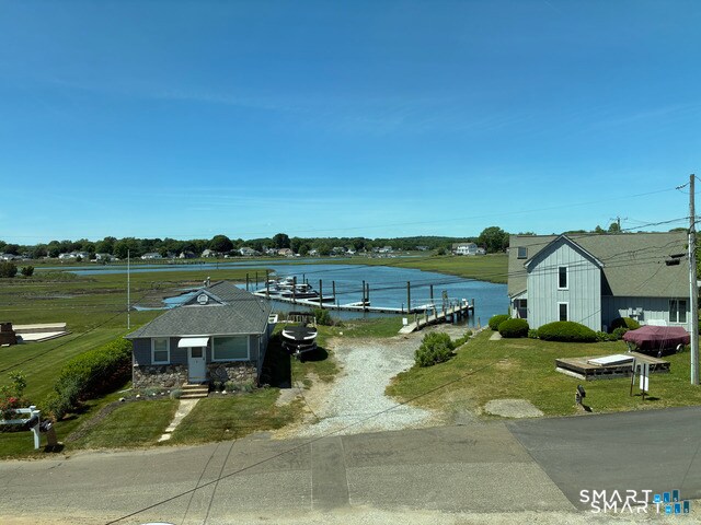 2 Buckingham Ave