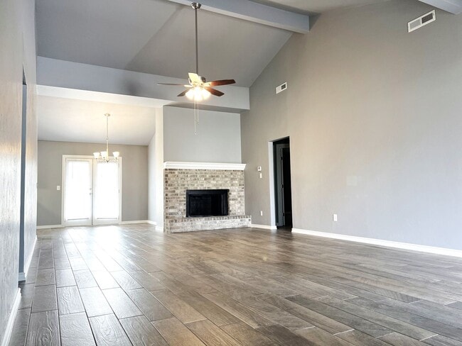 Building Photo - Spacious Modern Living Rental