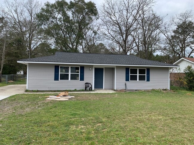 *NEWLY REMODELED* - *NEWLY REMODELED* House