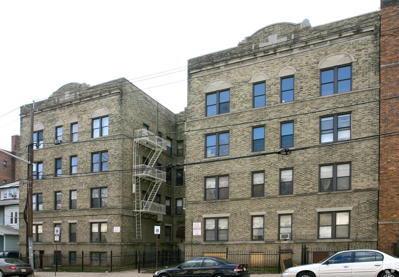 Photo - 140-146 Chancellor Ave Apartments