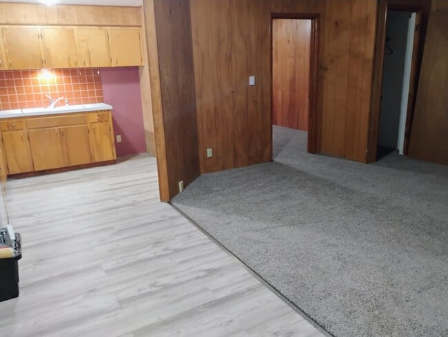 Photo - 955 6th Ave E