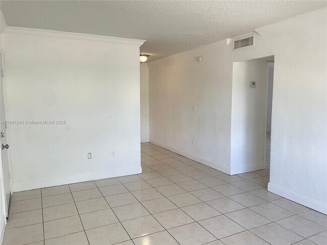 Photo - 16118 NE 21st Ave Unit 14