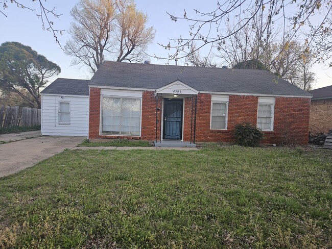 Building Photo - 2505 NW Lincoln Ave