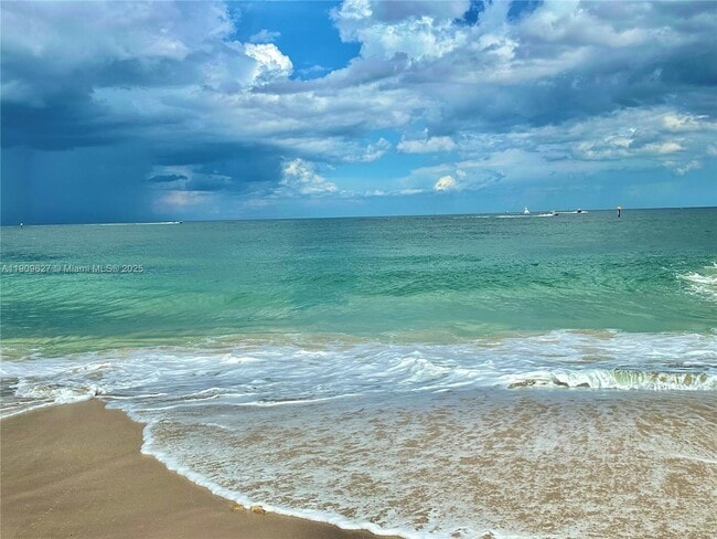 Photo - 2424 SE 17th St Unidad B307