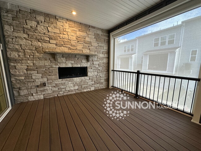 Photo - Beautiful 4 Bed 3.5 Bath Townhome minutes ...