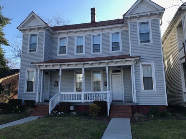 Building Photo - Cute Three Bedroom One and a Half Bath Duplex in Historic Port Norfolk Unit 509