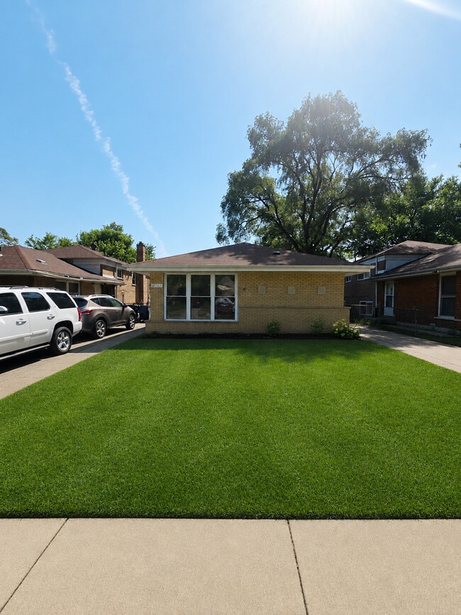 Building Photo - 14737 Kimbark Ave