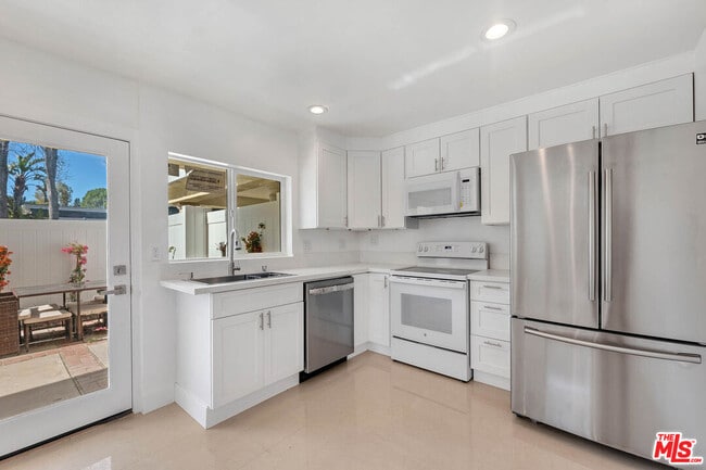 Photo - 5892 Fairhaven Ave