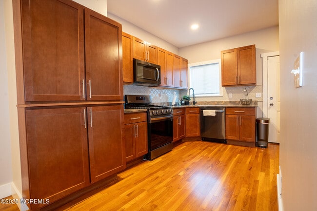 Photo - 736 New St