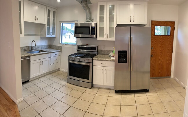 Kitchen - 2010 Virginia Ave Unit B