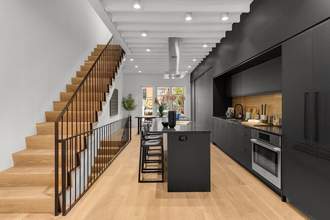 Photo - 94 Pioneer St