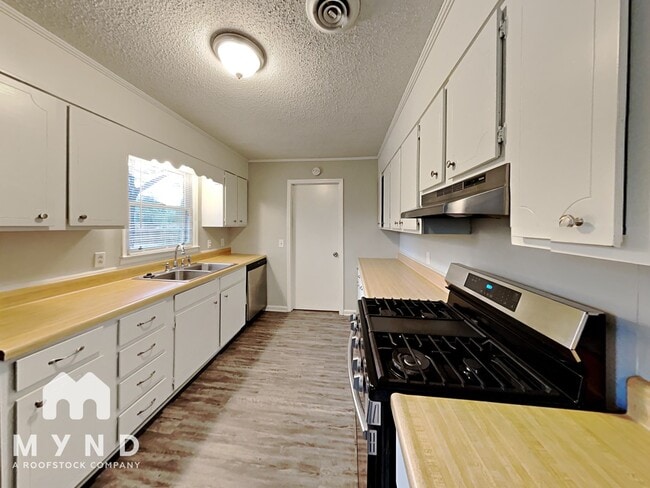 Photo - 2814 Bay Leaf Dr SE