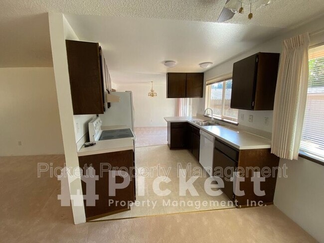 Photo - 2870 SE Colusa Ave