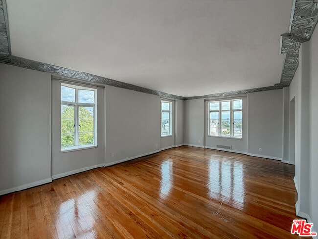 Photo - 1314 Hayworth Ave