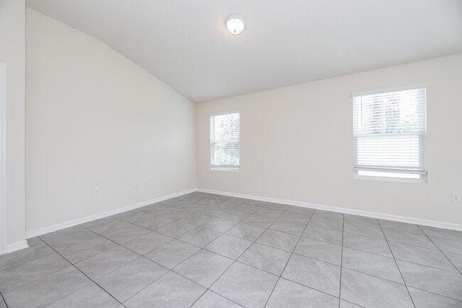 Photo - 86269 Express Ct