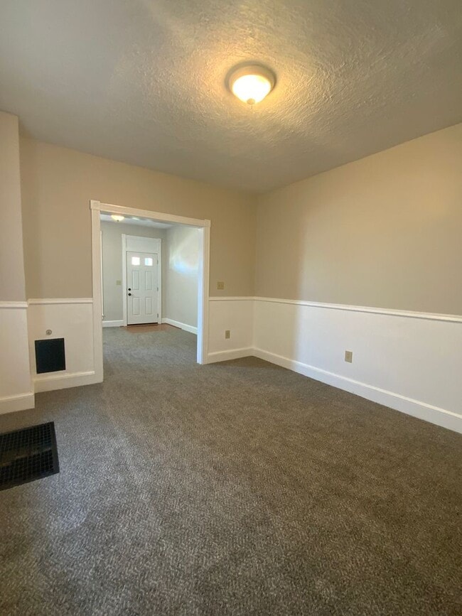 Photo - 211 N State St