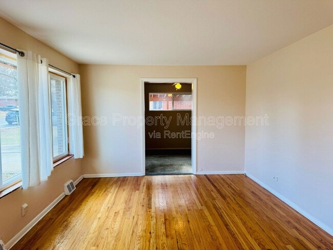 Photo - 411 S Simms St