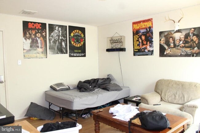 Photo - 107 Ellis St