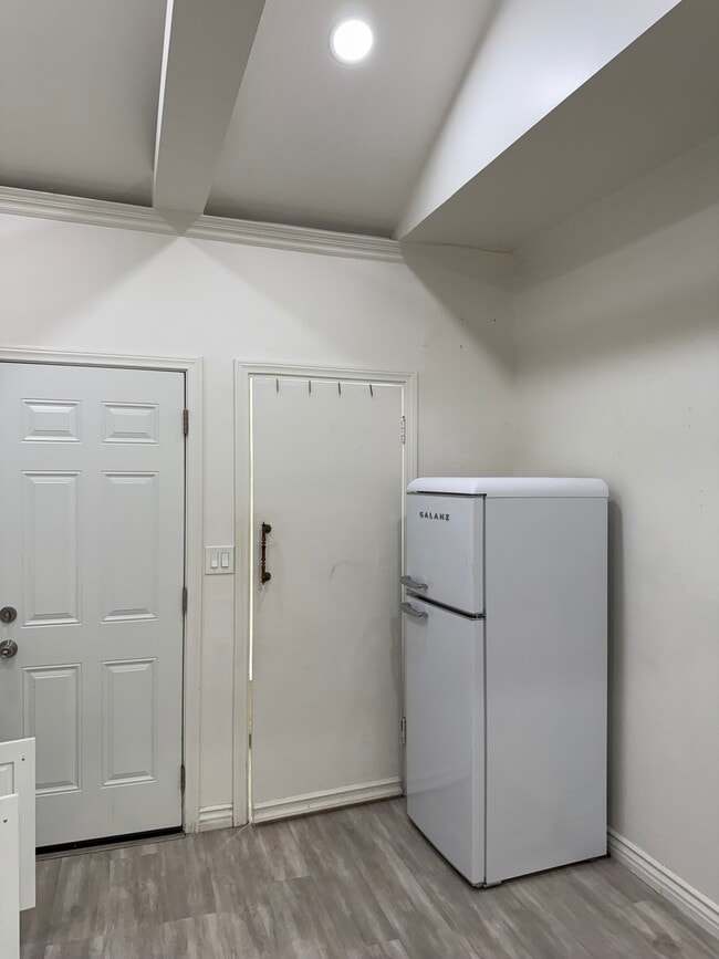 Photo - 532 S Irving Blvd