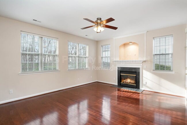 Photo - 17304 Commons Crossing Dr