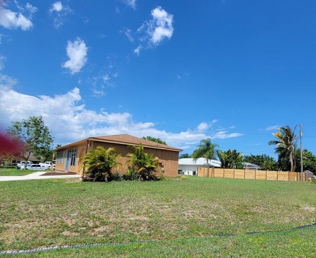 Photo - 311 SW Virden Ct
