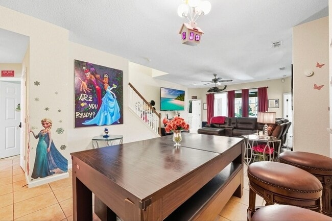 Photo - 4980 Castle St W