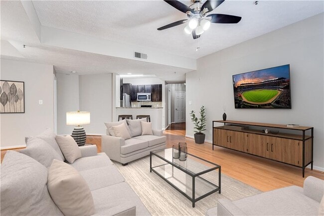 Photo - 1250 Parkwood Cir SE Unidad 300