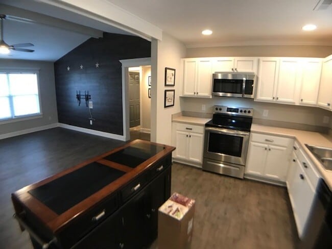 111 Hunter Landing Dr