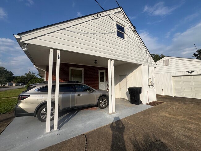 Side door/Carport - 2904 Norfolk St