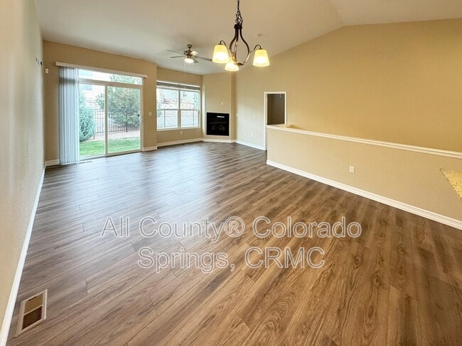 Photo - 742 Thimbleberry Point