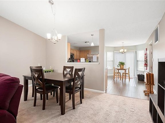 Photo - 1027 Pine Ridge Way