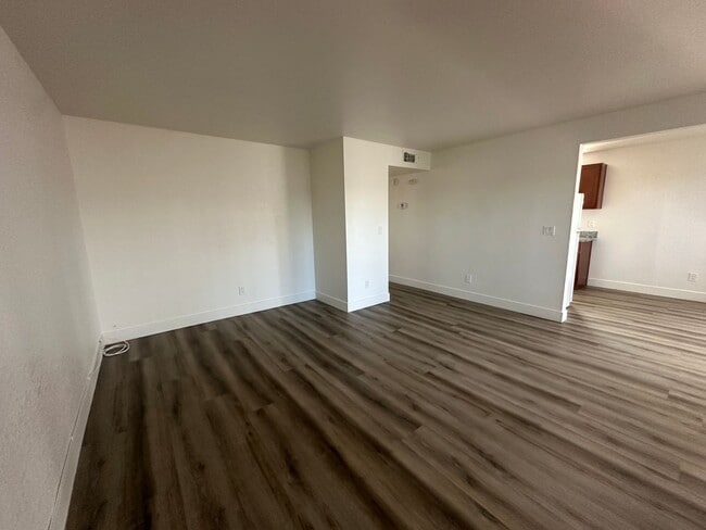 Building Photo - 1948 Country Club Ct Unit #1