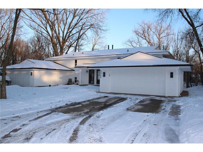 Photo - 5545 Shorewood Ln