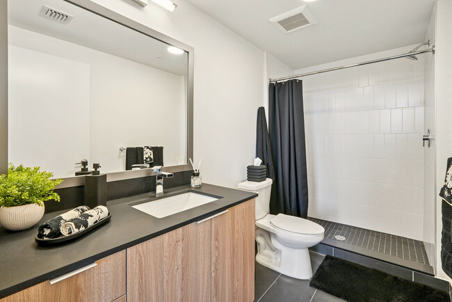 1BR, 1BA - 675SF - Bathroom